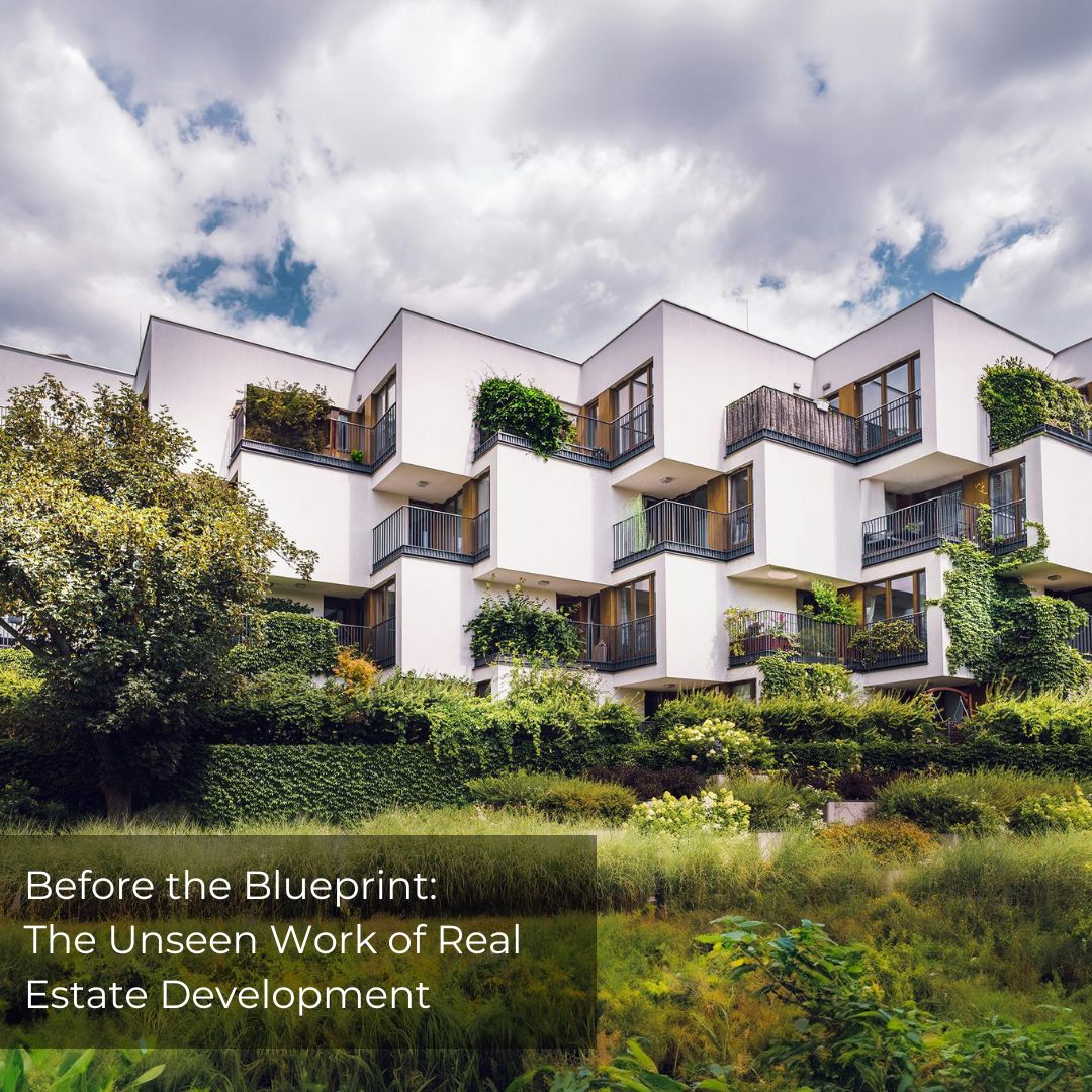 DigitalHomeDev's tweet image. Before the first brick is laid, the real heavy lifting happens. Land assemblage &amp;amp; entitlement—the intricate process of turning a patchwork of properties and regulations into a single, viable project. This is the unseen foundation of great development. #RealEstate #Development