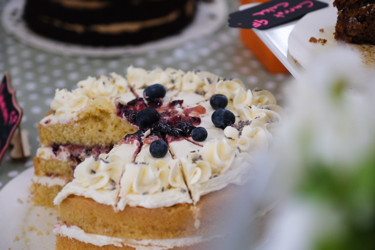 We are open! This weekend is our amazing Detling Showground (Kent) Antiques &amp; Vintage Fair. 400+ fantastic indoor stalls with thousands of treasures, food &amp; drinks available and masses of free parking #antiques #antiquesfairs #dayout <a href="/BBCBargainHunt/">Bargain Hunt</a>