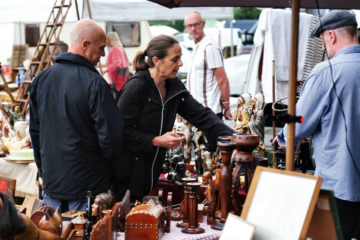 We are open for day 2 of our amazing Detling Showground (Kent) Antiques &amp; Vintage Fair. 400+ fantastic indoor stalls with thousands of treasures, food &amp; drinks available and masses of free parking #antiques #antiquesfairs #dayout <a href="/BBCBargainHunt/">Bargain Hunt</a>