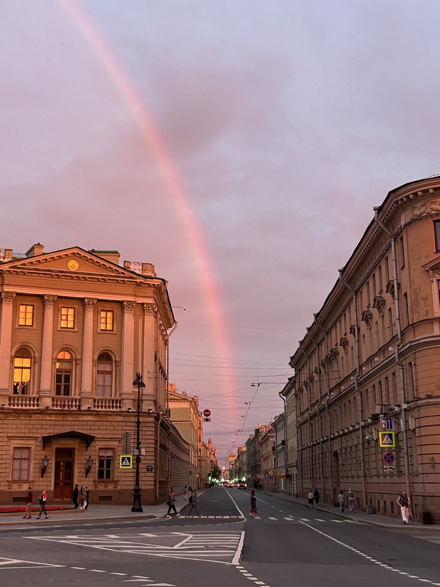 端から端までまんまる虹の22時