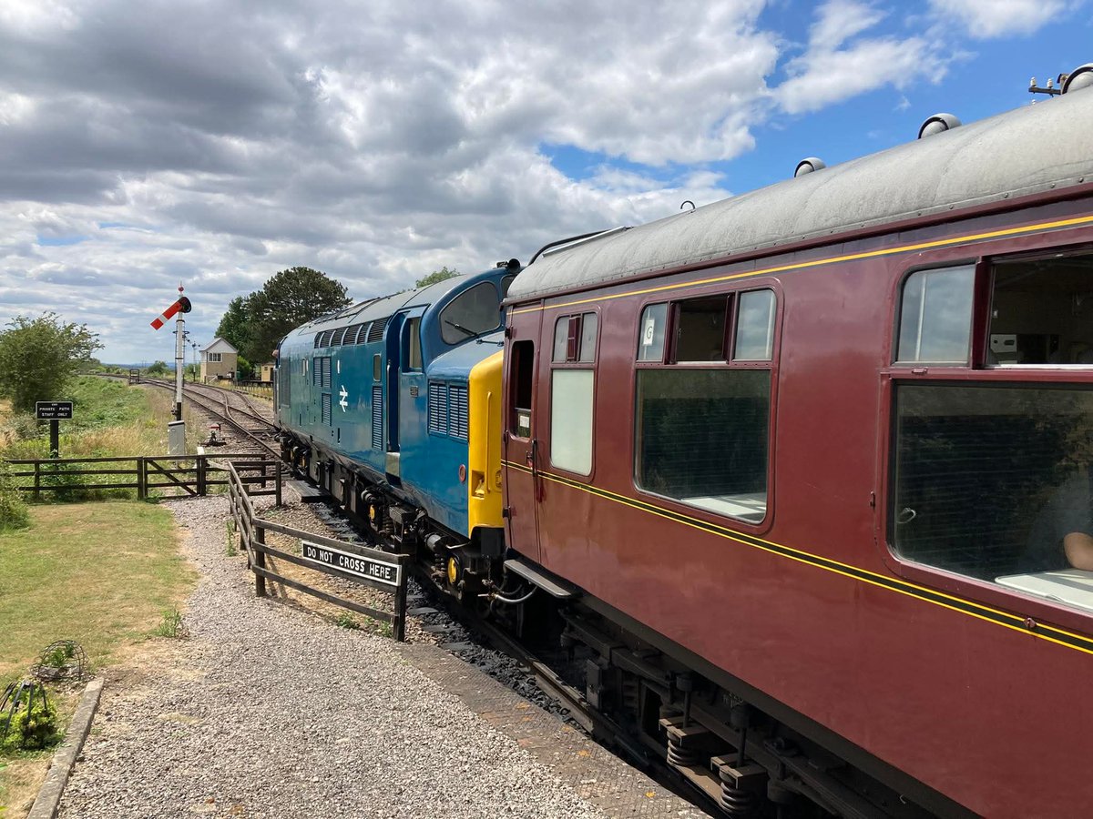 The Growler Group (@thegrowlergroup) on Twitter photo 37215 gets away from Gotherington earlier today <a href="/GWSR/">Gloucestershire Warwickshire Railway</a> 📸 Kevin Jarvis #class37 37215 gets away from Gotherington earlier today <a href="/GWSR/">Gloucestershire Warwickshire Railway</a> 📸 Kevin Jarvis #class37
