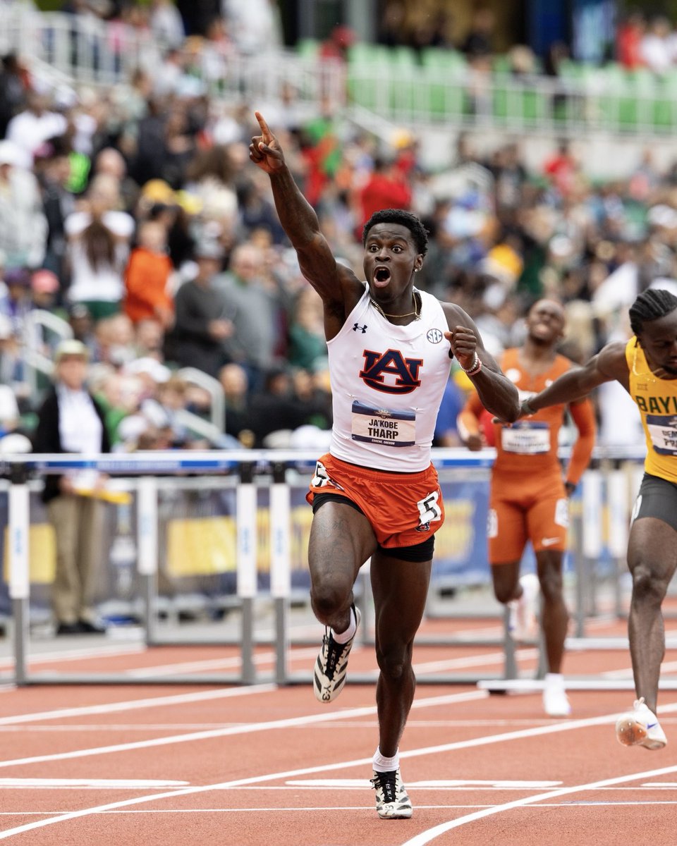 AuburnTigers's tweet image. 🗣️ VOTE THARP
Lock in your vote for @AuburnTFXC’s Ja’Kobe Tharp for The Bowerman today! The award is given to the top collegiate male and female track athlete of the year. Voting closes Thursday at 1 p.m.
🗳️: auburntige.rs/44odGfS
#WarEagle x @thebowerman