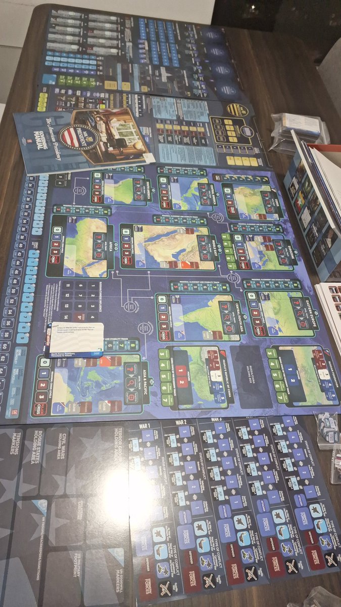 RazRoad's tweet image. Jugando este MONSTRUO. Mr president, un juego solitario colosal sobre ser el POTUS.

Esta muy bien como representación del mas impresionante imperialismo neocon americano. Con todo lo que eso implica.