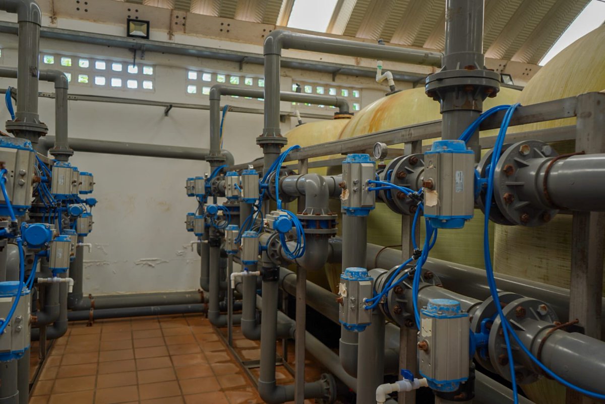 ¡Avanzan las obras para garantizar a más colombianas y colombianos el derecho al agua potable y el saneamiento en Riohacha!
El <a href="/Minvivienda/">Minvivienda</a>, articulado con la comunidad, la <a href="/AlcaldiaRcha/">Alcaldía de Riohacha</a>, <a href="/el_BID/">Banco Interamericano de Desarrollo</a> y la <a href="/SuizaColombia/">Embajada de Suiza en Colombia</a>, revisó el cumplimiento de los requisitos ambientales y... 🧵