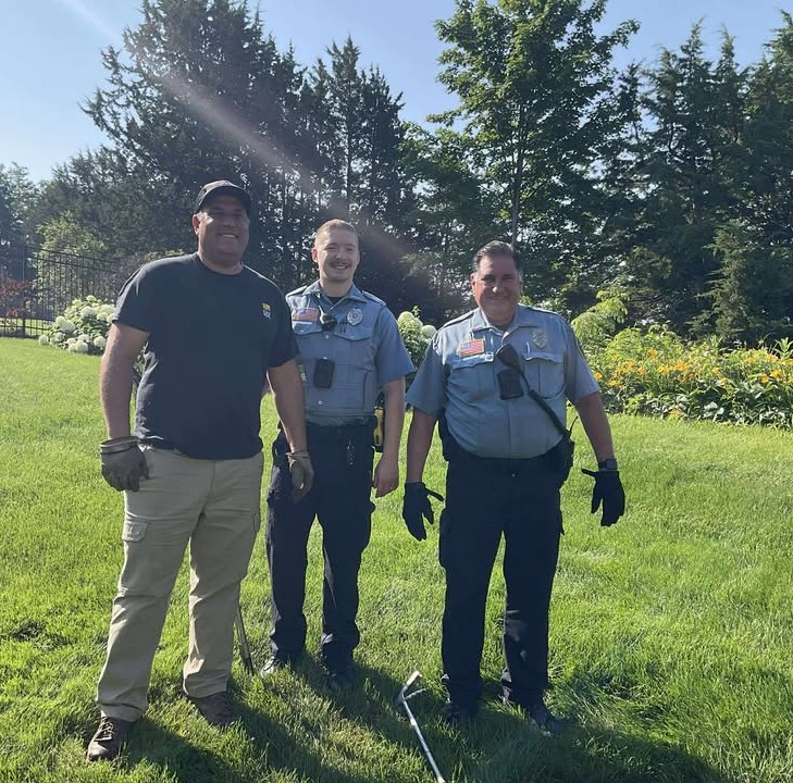 EdenPrairiePD's tweet image. Duck yeah!
EPPD CSO, EPPD Animal Control and @CityofEdenPrairie Public Works employee joined together to save 5 ducklings on Monday.
edenprairie.org/Home/Component…