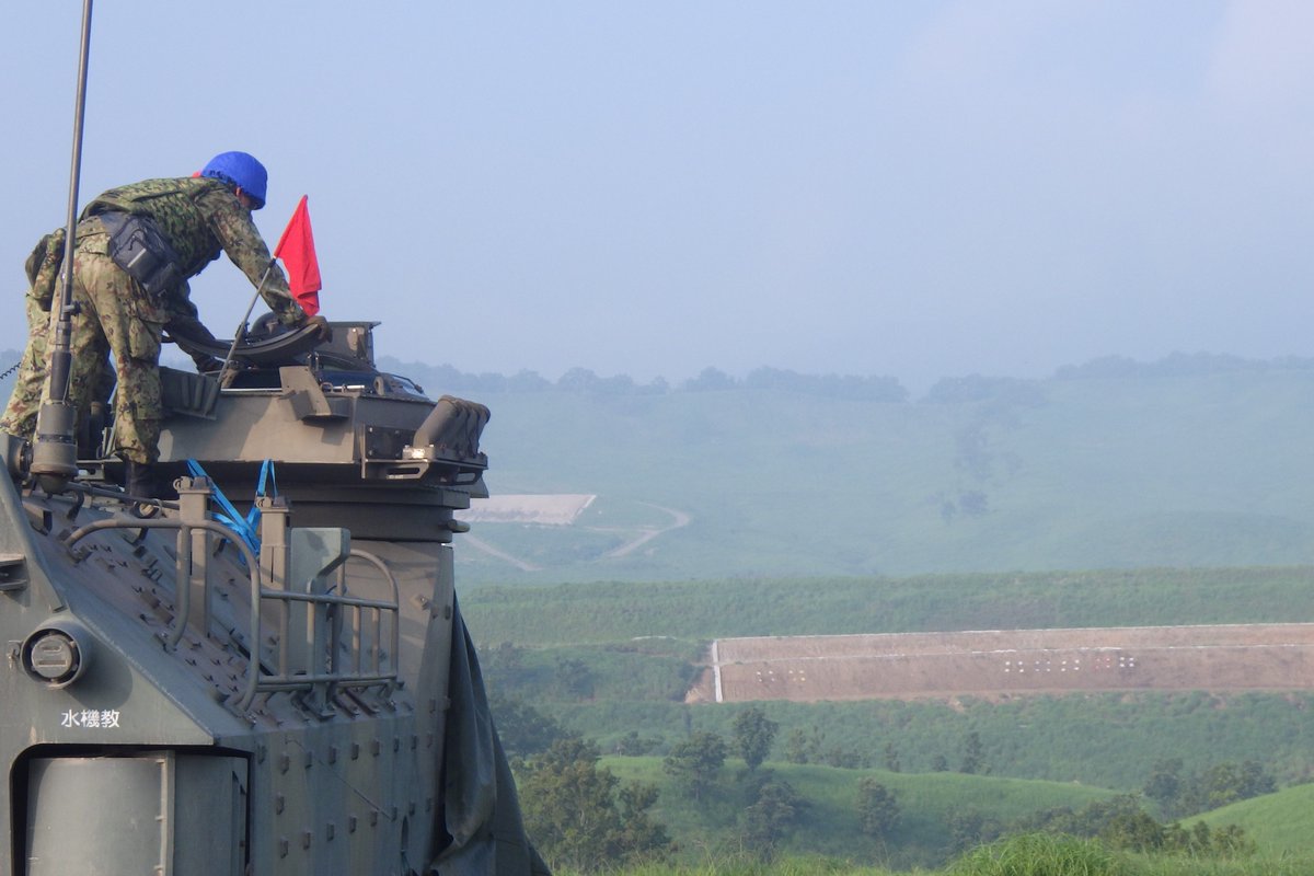 jgsdf_gcc_ardb's tweet image. 【戦闘上陸部隊運用・水陸両用車課程⑥】
#水陸機動教育隊 は、戦闘上陸部隊運用・水陸両用車課程を実施中です。写真は、実弾射撃訓練の様子です。射撃技術の練度を確認するとともに、射場勤務要領及び安全管理について習得させることができました。#水陸機動団 #陸上自衛隊 #水陸両用車 #射撃