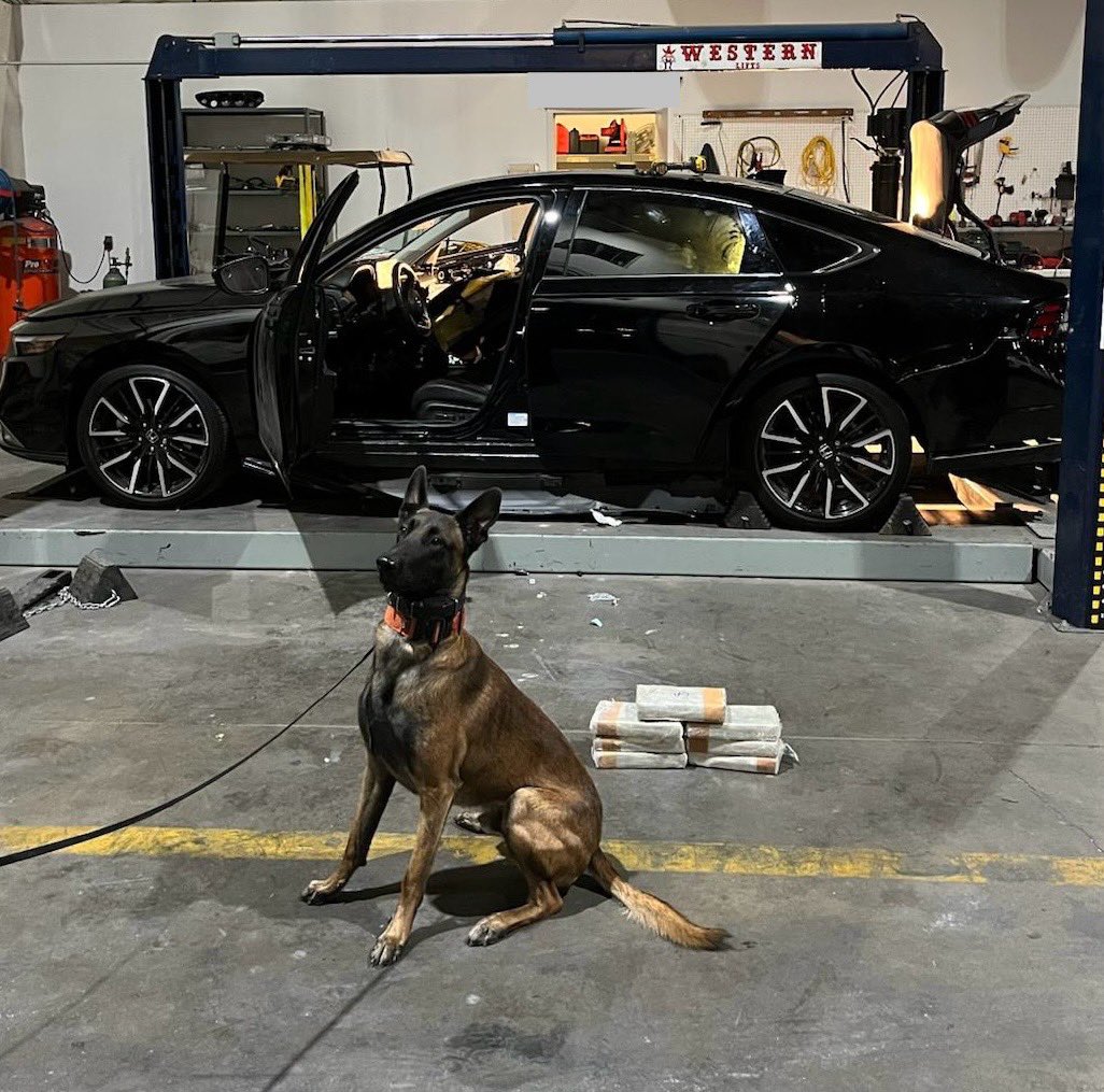 SanJosePD's tweet image. This week our Violent Crimes Enforcement Team and Gangs Investigation Unit arrested a narcotics dealer in San Jose after conducting a lengthy investigation. With the assistance of the METRO Unit and Street Crimes Unit, Officers initiated an enforcement stop on the suspect’s…