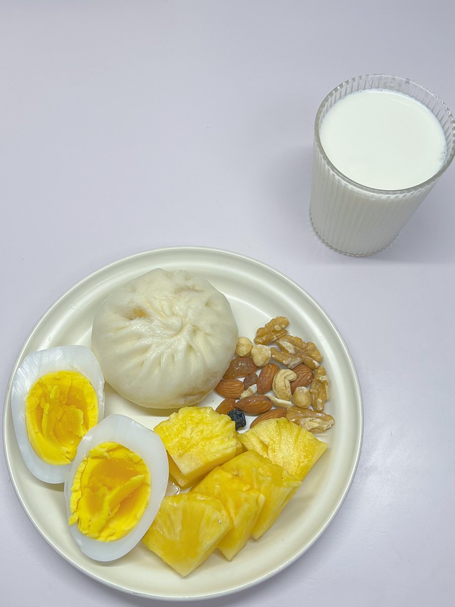朝の時間がちょうどよくて、あたたかいミルクと好きな朝ごはん。おうちで過ごす小さなしあわせが、いちばんやさしい一日のはじまり✨