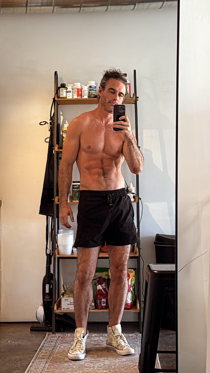 😍 <a href="/catlintheanimal/">Daniel LeBang</a>