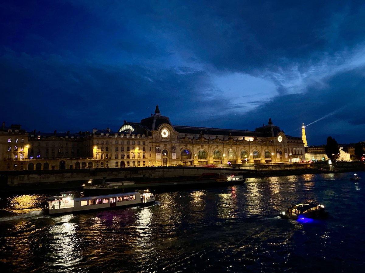 Brigitte Fleurot (@bfleurot) on Twitter photo La nuit la Seine se pare de mille et une lumières , révèle les joyaux architecturaux de Paris 💙💛🤍📸B.Fleurot 🌅 La nuit la Seine se pare de mille et une lumières , révèle les joyaux architecturaux de Paris 💙💛🤍📸B.Fleurot 🌅