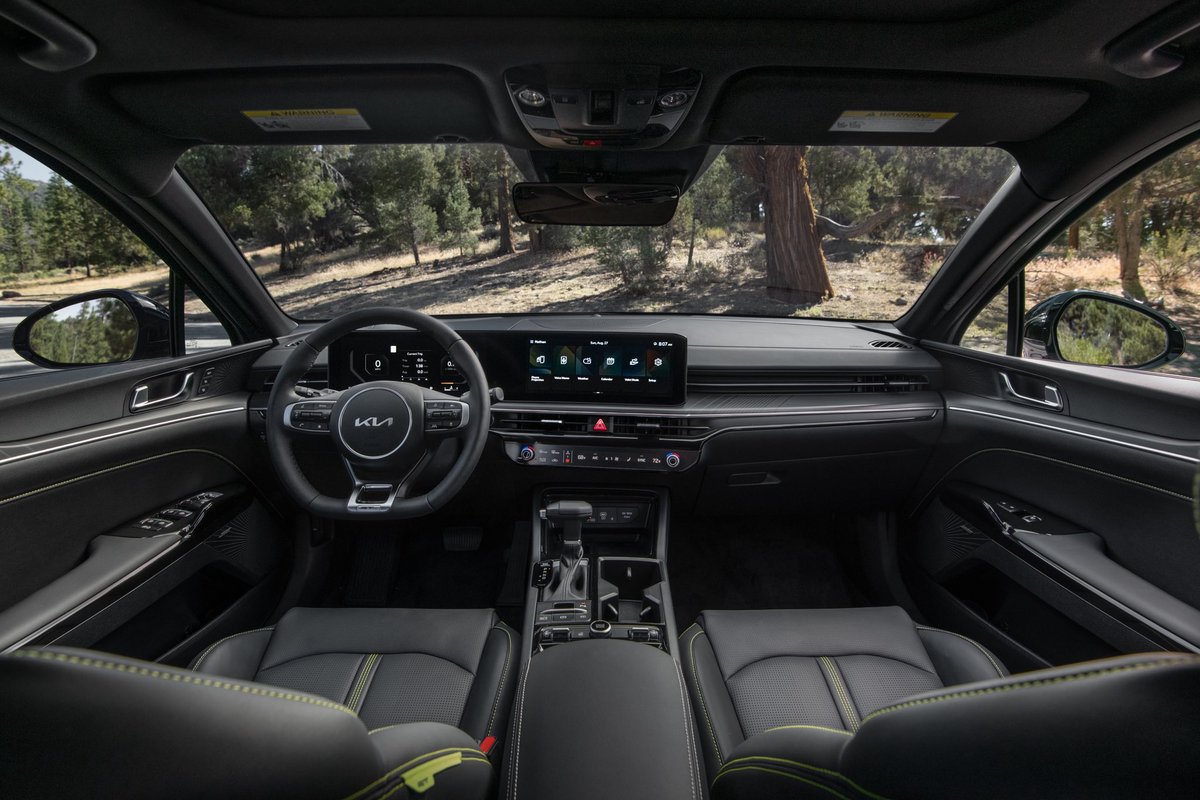 cole_marzen's tweet image. The midsize 2026 Kia K5 will arrive in U.S. showrooms later this summer from $27,390, excluding the $1,175 destination and handling fee. In addition, the mid-level K5 GT-Line AWD can be had from $29,990, while the performance-focused K5 GT comes in at $34,890. #Kia #K5 #sedans