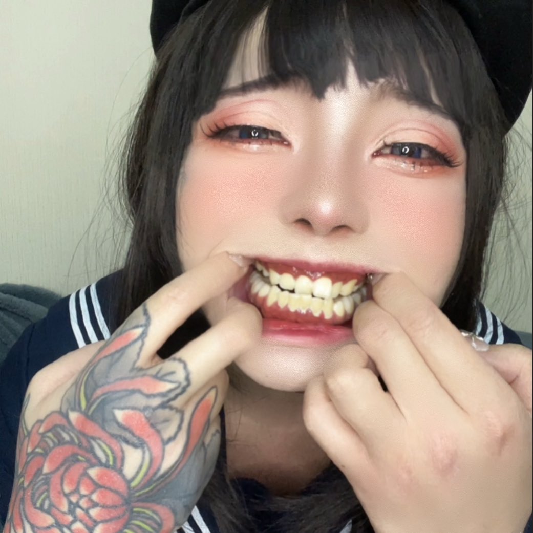 求求了羞辱我吧，我是贱母猪齁齁齁齁齁哦哦～ https://t.co/lOD47WQRWq