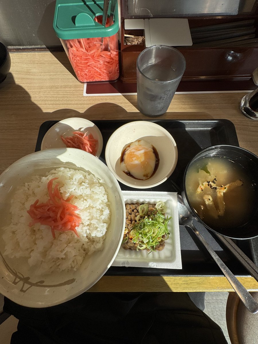 おはようございます☀
早朝❗️浅草の様子＆
いつもの朝食です😋