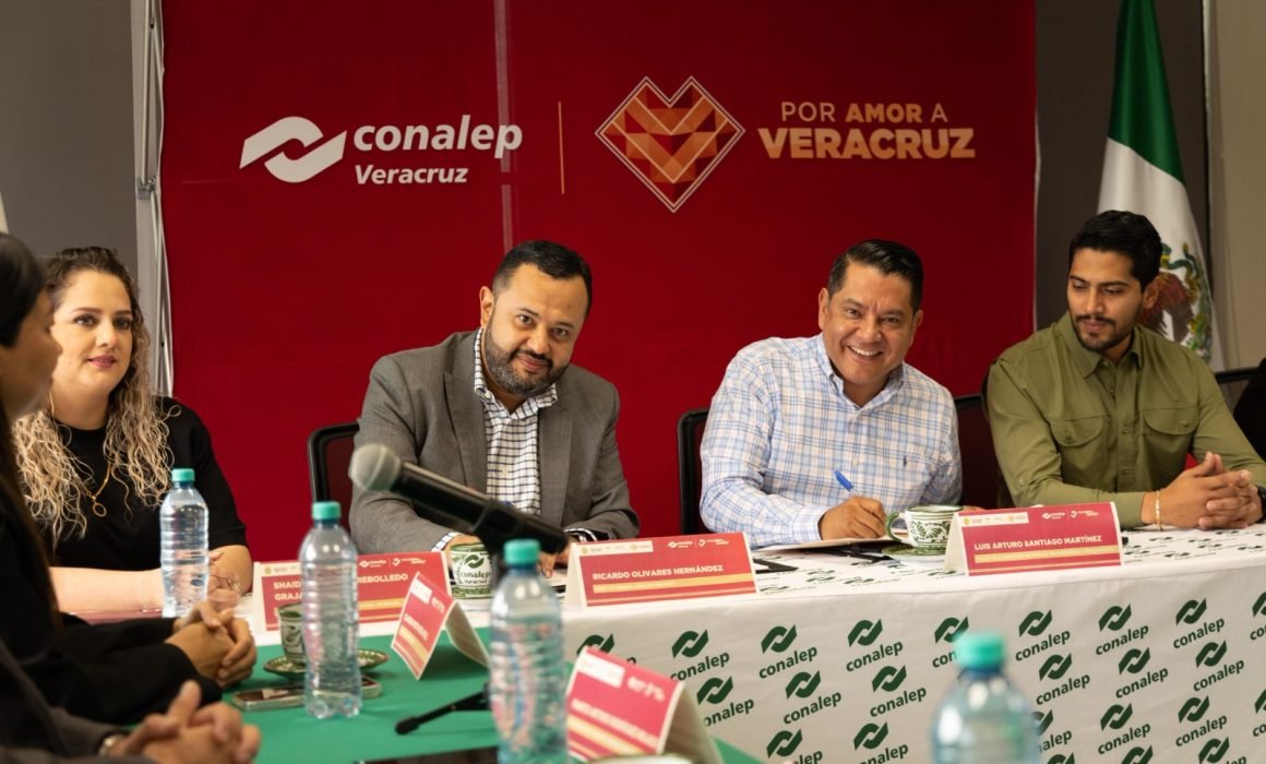 LaDenuncia_Tab's tweet image. #Veracruz Firman convenio #STPSP y #Conalep en beneficio de estudiantes y egresados ladenunciaonline.com.mx/2025/07/09/ver…