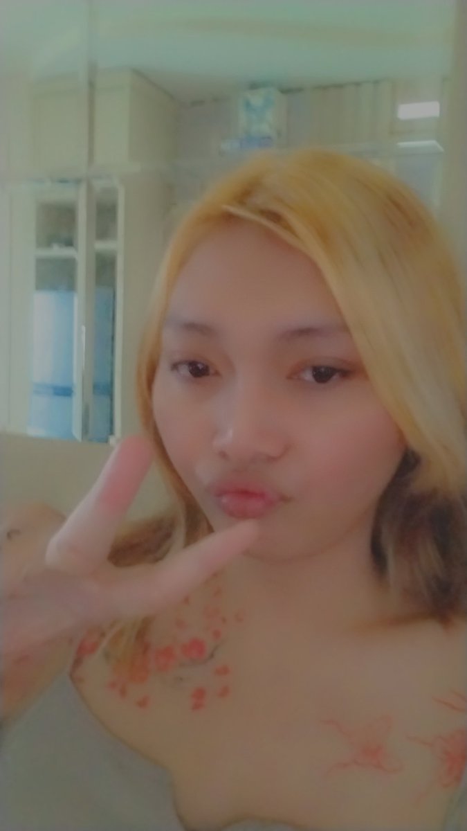 Morniinggg 💕 
I'm baacckkk to blonde yaayyy