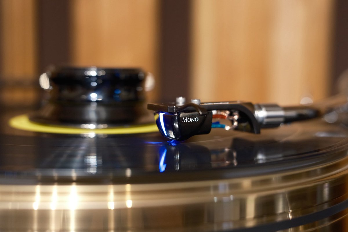 soundhunter1940's tweet image. DS Audio『DS Master3 Mono』や『TB-100』を試聴しました！

モノラルでもDSの良さが抜群に感じられるいい体験でした。
フォノイコライザーは、トランジスタ/真空管どちらもそれぞれ魅力がありました👍

#DSAudio