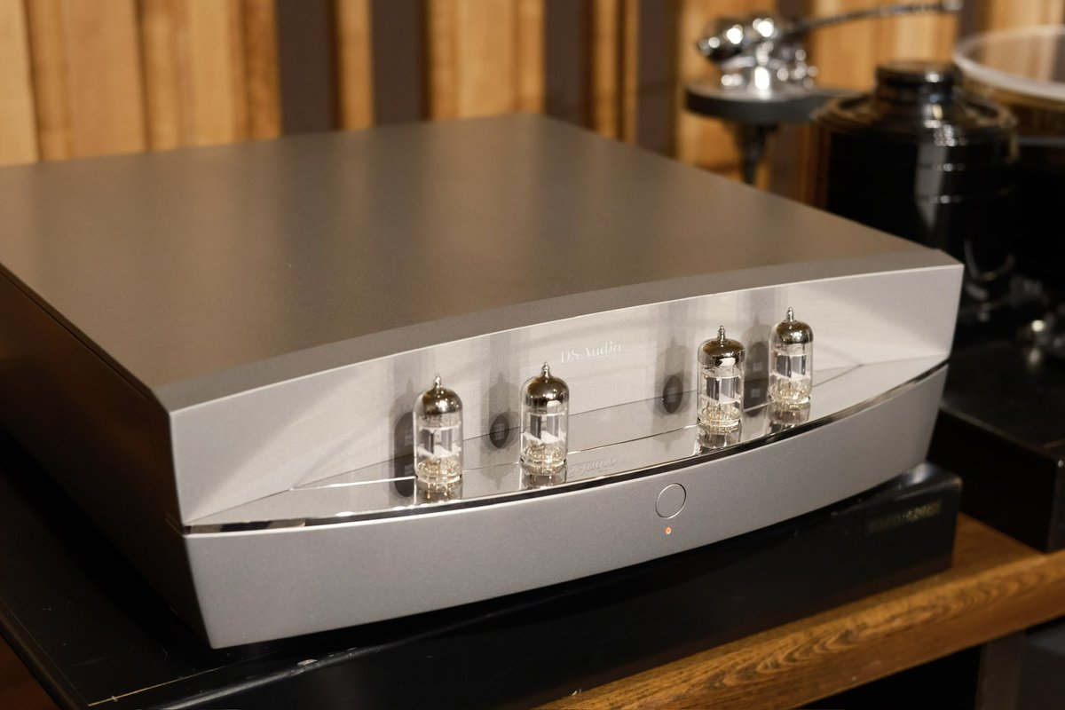 soundhunter1940's tweet image. DS Audio『DS Master3 Mono』や『TB-100』を試聴しました！

モノラルでもDSの良さが抜群に感じられるいい体験でした。
フォノイコライザーは、トランジスタ/真空管どちらもそれぞれ魅力がありました👍

#DSAudio