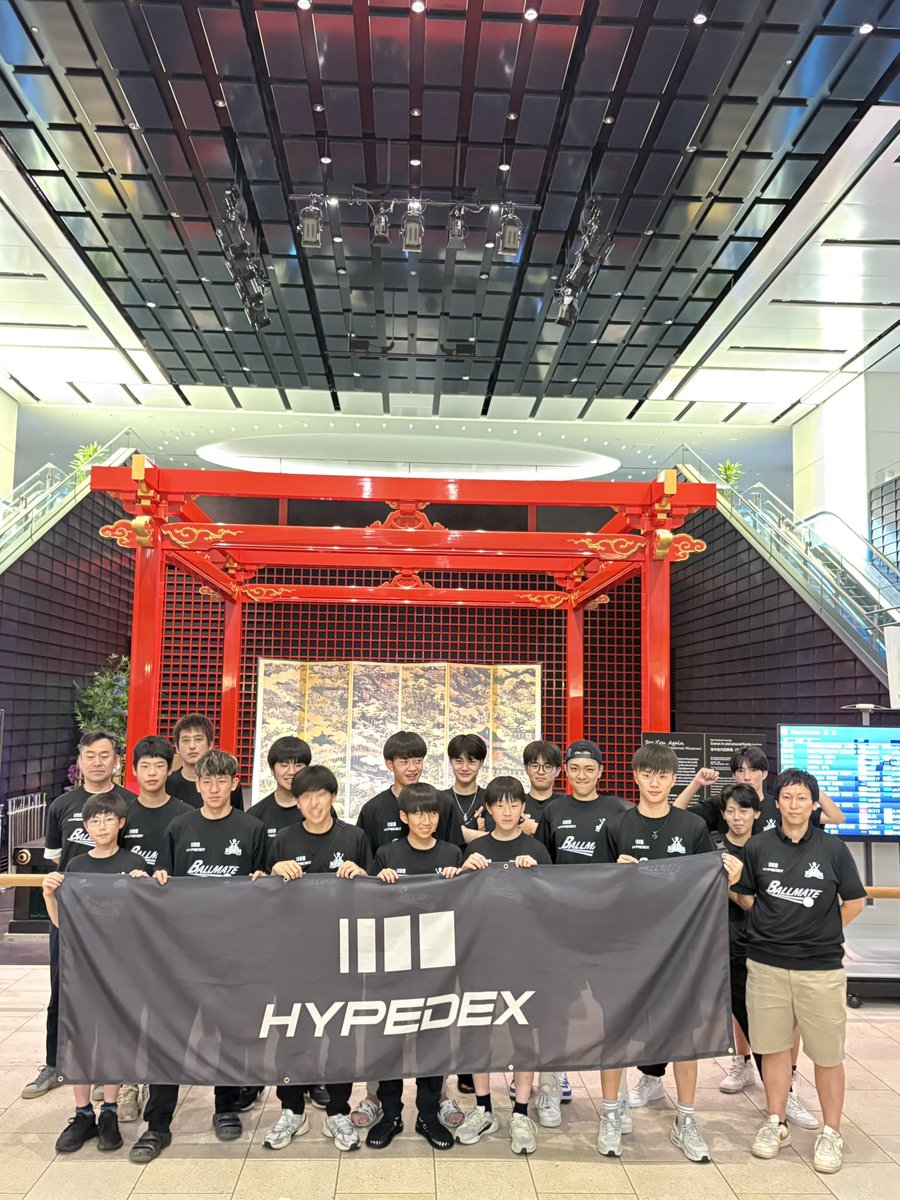 HYPEDEX4's tweet photo. この度、フロアボールのアジア最大の大会であるSG OPEN 2025の男子U-18、U-15に参加するBLUE  NINJA(ブルーニンジャ)様のトレーニング、移動着のウェアサポートをさせて頂きました。

BLUE NINJA様のご活躍を心より願っております。

#floorball https://t.co/J4KiEU8Lpk