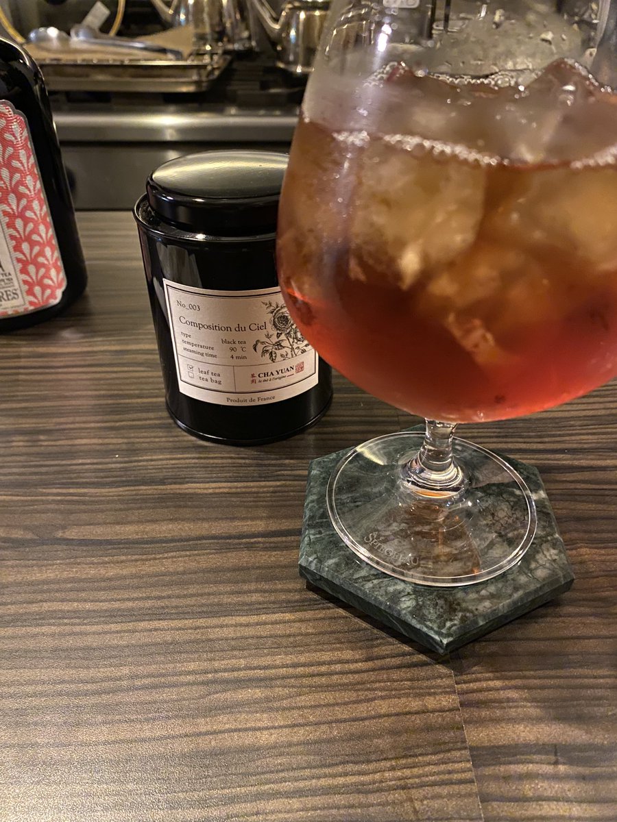 aristocrats_tea's tweet photo. 紅茶好きの間で話題になってた、
新宿三丁目「TEA BAR SABOTEN」さん
念願の来店！
美味しい紅茶、落ち着いた雰囲気、ふんわりと優しいオーナーさんとの楽しいトーク、最高でした。
BAR初心者の方にもオススメ！
フレーバーティー好きな方、特に強くオススメします。新しい素敵なお茶と出会えます🫖 https://t.co/yUK1jgzAMN