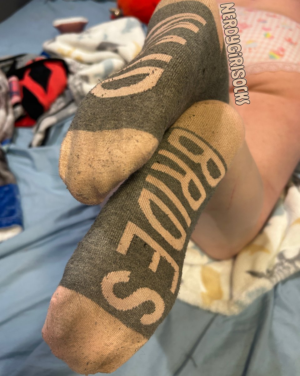 NerdyGirlSocks's tweet photo. Couple of pictures of me wearing these SUPER well worn socks from my friend Warzy! She wore these for two weeks and you can definitely tell in person they REEK! ๐
#socks #sockprincess
#wellworn #wornsocks #socksoftheday #anklesocks #explore #explorepage #fypage #smellysocks https://t.co/eUaHeBI7oo