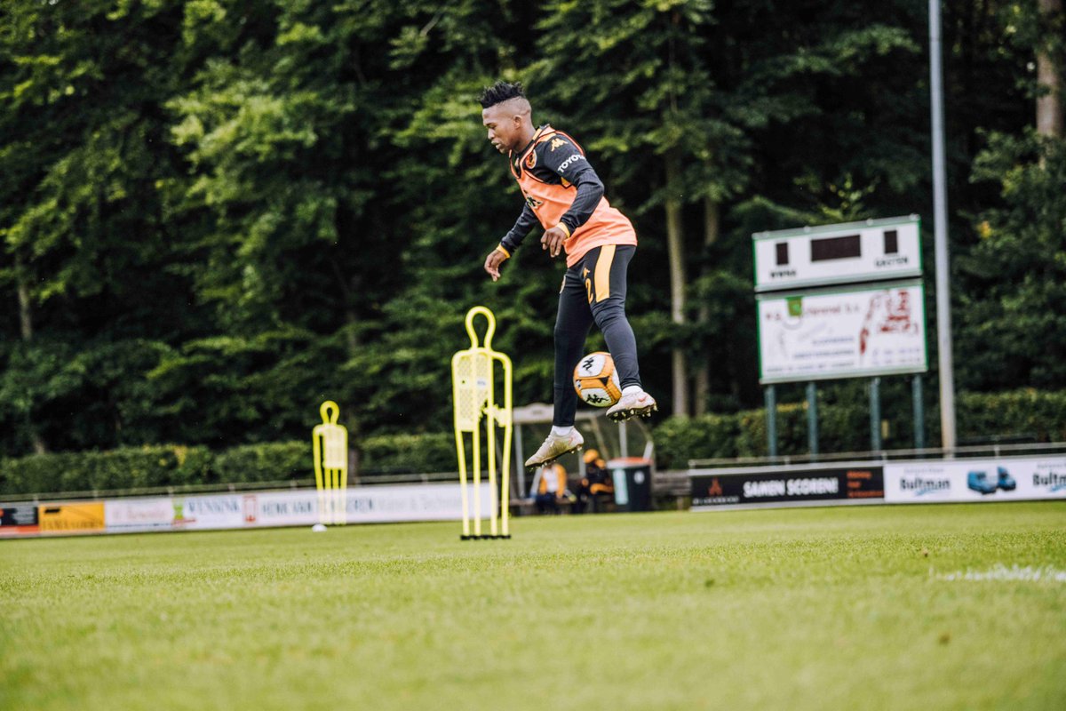 Kaizer Chiefs fans, let's gather here and follow each other. 

Like, repost the Mdu Shabalala's pic❤️✌️