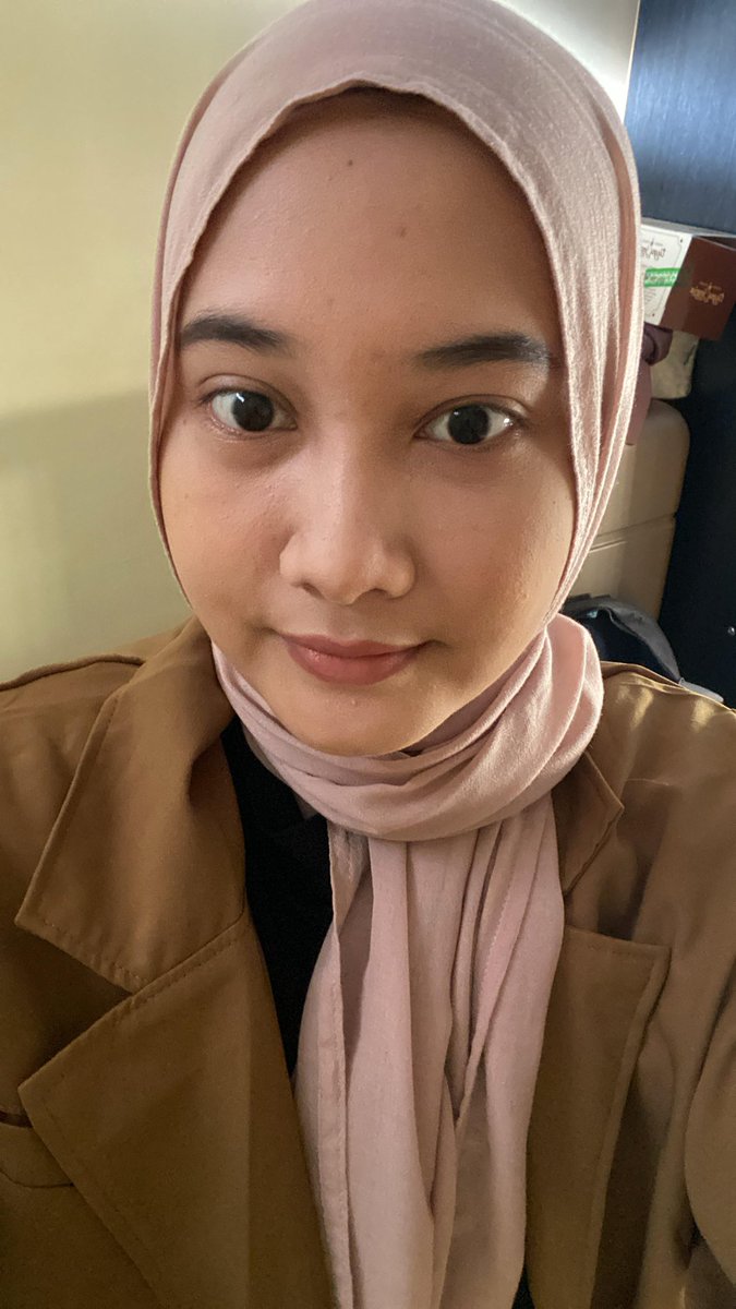 SongJoongDit's tweet photo. 15/07/2025
Hari pertama pacarku bekerja di kota asalnya gaes, semoga thun depan kita bisa nikah ya aamiin https://t.co/350QsmjH7J