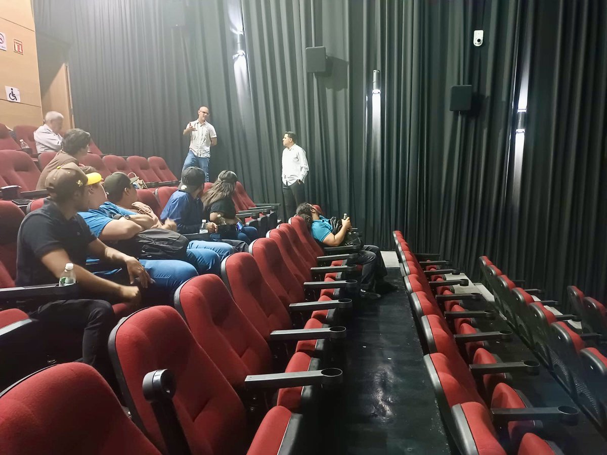 Agradecemos la invitación de Cineteca Sonora, a su visita guiada y presentación de cortometraje minero a nuestro equipo de jóvenes que cursas sus prácticas profesionales en la DGM.  Oportunidad para un diálogo reflexivo de nuestra minería y sus oportunidades.