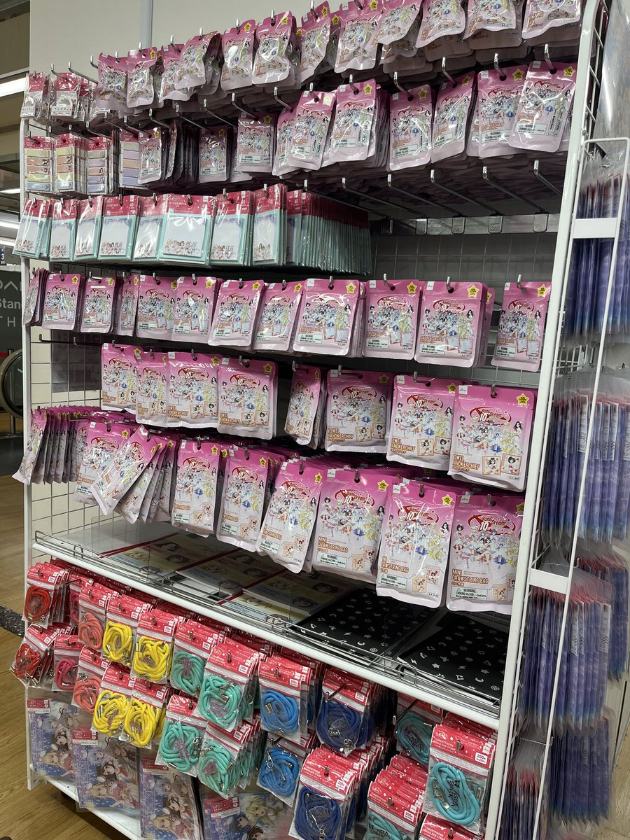Cattlelia's tweet image. ダイソー池袋東武店 12:25 時点
アクスタの在庫状況
アプリでは「在庫あり」になってるけど
現場は空っぽでした🥹
昨日の夕方は「在庫なし」だったから
仕入れ後午前中に売れちゃったかな
参考までに~
#バンドリ #ダイソー