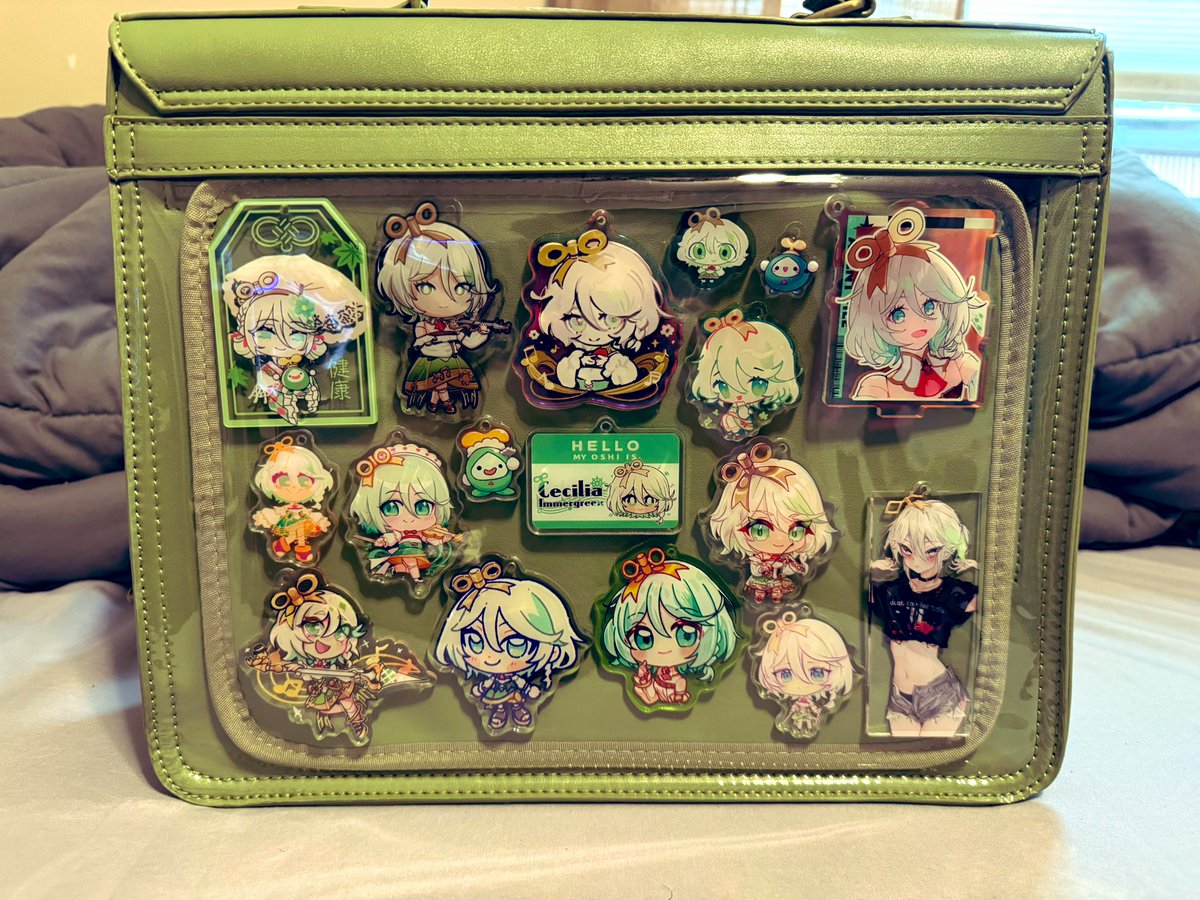 _Grim_oire_'s tweet image. At long last, after much searching for the proper color and bag type, I have done it.
Behold, the Immerbag!
I’m so happy I finally have a proper itabag to showcase my Kamioshi Cecilia Immergreen!
#Immergination