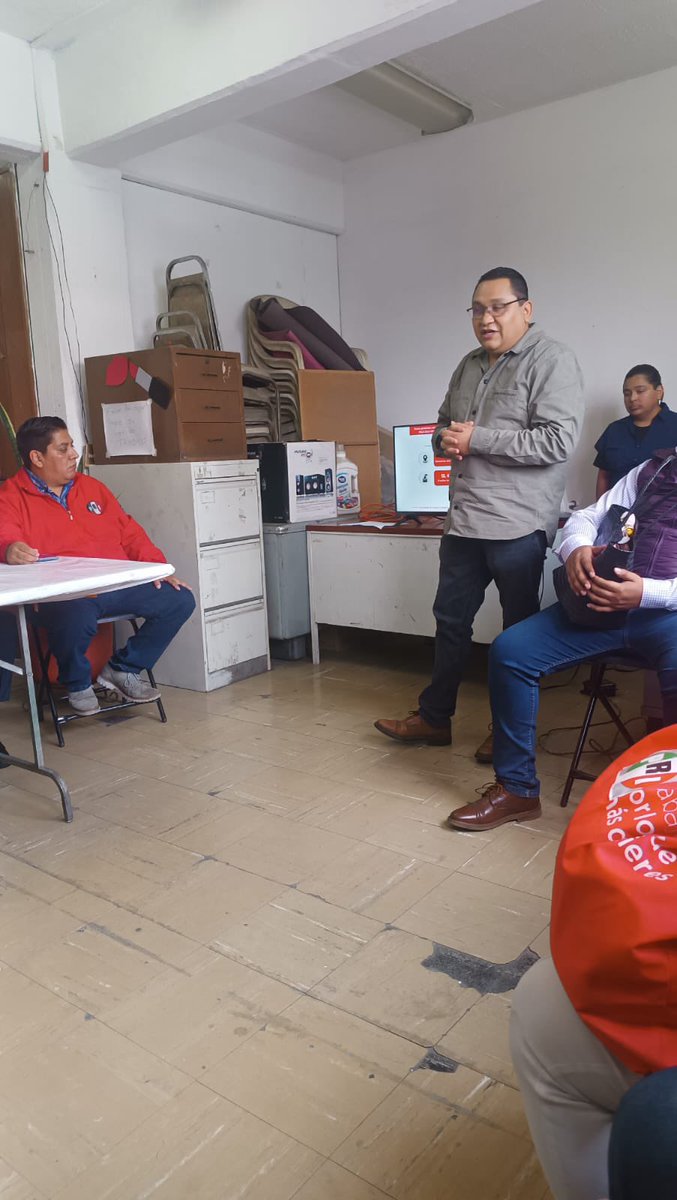 El día de ayer acudimos a una reunión más con el Comité de nuestro partido en la demarcación territorial Iztacalco.
Con mucha participación de las y los compañeros militantes que atendieron al <a href="/PRICDMX_/">PRI Ciudad de México</a> encabezados por la secretaria técnica de presidencia <a href="/Helenisimaa/">Claudia Ramos</a>