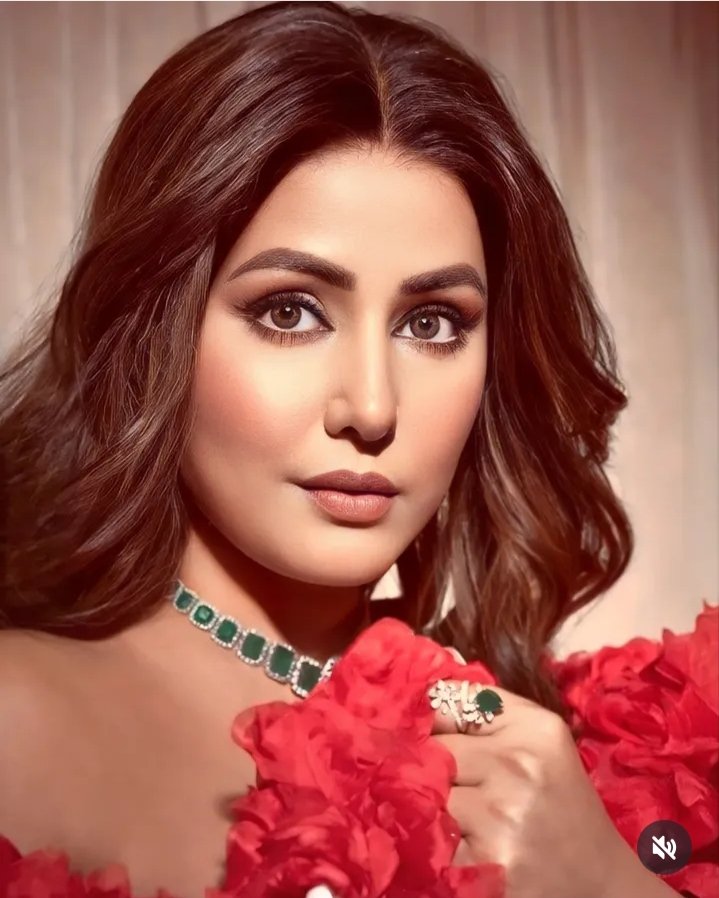 If I could define in a single word:

What is absence?

The answer is very simple: You.

And I feel your absence…

Because a part of my heart is missing,

I feel that emptiness,

That need,

So much so that I can't sleep.

GOOD MORNING 💐😍🌹😍🌷😍🍁😍