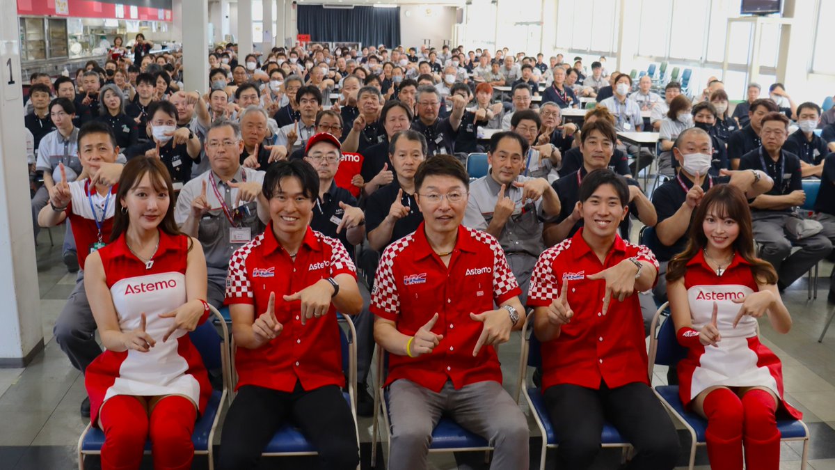 astemojp's tweet image. SUPER GT500に参戦するREAL RACINGのみなさんが宮城第一工場と秋田工場に来てくれました🏎🏁
トークイベント・サイン会でたくさんの従業員と交流🤝
次戦は8/2-3富士スピードウェイ🗻✨
みなさん応援よろしくお願いします❣
@REAL_RACING
@koudai1120 @SyunRacing
@yuriiiiiabe28 @anchiy1005