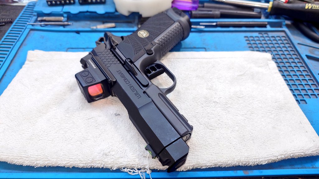 Yuki191145's tweet image. お客様の Wilson Combat EDC X9 を弄ったよ
アクションジョブを施して2.25lbs(約1kg)のトリガーウェイトに設定
コンプが効いてめちゃくちゃ撃ちやすい
お客様から「トリガー良いね!」と言われてYuki大満足でございます
