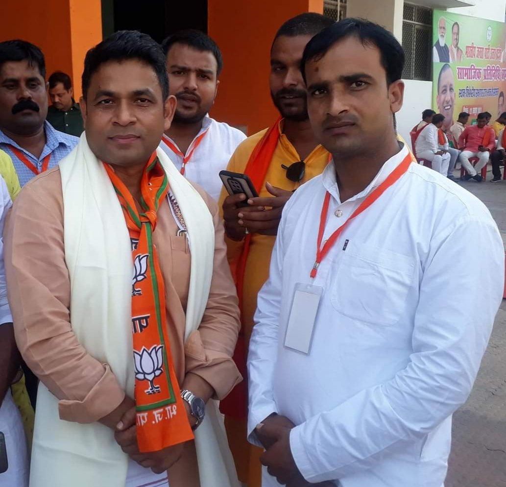 गुरु बिन ज्ञान न उपजै, गुरु बिन मिले न मोक्ष। 
गुरु बिन लखैन सत्य को, गुरु बिन मिटैं न दोष।
आप सभी को गुरु पूर्णिमा की हार्दिक शुभकामनाएं।
#GuruPurnima
<a href="/MrYaduvansh/">Subhash Yaduvansh</a>🙏💐