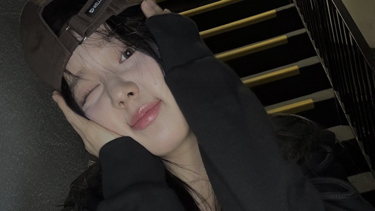 ablume_twt's tweet image. Weblume, stripes, analog vide
요즘 내 취향 총집합…❤︎
#ablume #SAENA #어블룸 #새나