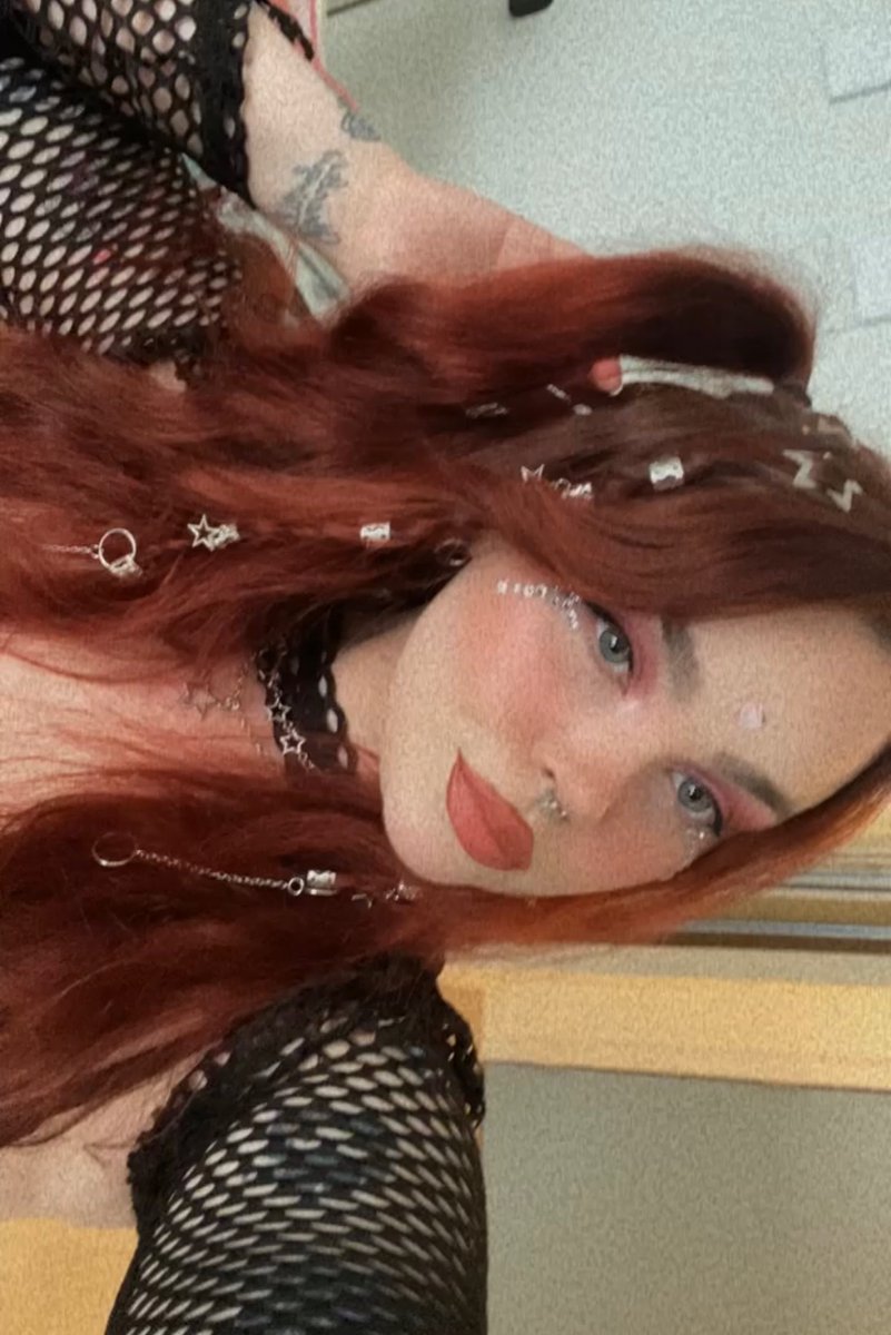 sadjazzwxtch's tweet image. If you like: 

Horror movies 
Halloween
Witchcraft
2000&apos;s vibes
Horror novels
Nostalgia core 
Ghost hunting 
Kpop 
Vampires 
Hello Kitty
Goosebumps/R.L Stine
Studio Ghibli 
Physical media 

Let&apos;s be friends!!