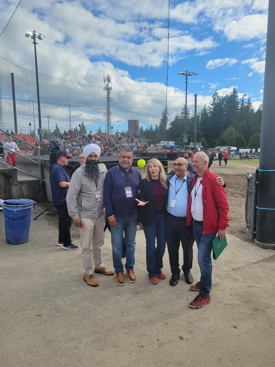 sukhdhaliwal's tweet image. Great time attending the @CanadaCupSurrey International Softball Championship alongside Minister @melaniejoly and my Surrey colleagues. This world-class event showcases incredible talent and brings our community together through sport and spirit! 🥎🇨🇦