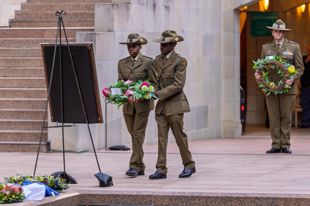 AustralianArmy's tweet image. Two #AusArmy soldiers from 51FNQR travelled from Weipa to Canberra to honour their great-great-grandfather, PTE Charlie Bob Ngakyunkwokka, who served in WWII.
Read more ๐ฐ defence.gov.au/news-events/neโฆ
#NAIDOCWEEK25