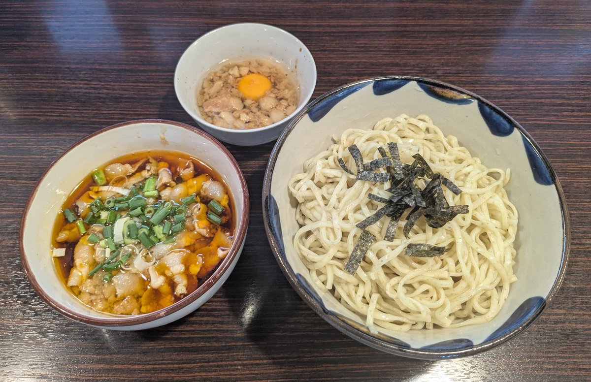 shurihiro's tweet image. 麺道くろとん
旨辛肉盛りつけそば
旨背脂　つけ脂タレ　

見た目からして絶対旨い！
ってことで提供終了前にようやく訪問🍜
旨辛のつけ汁が旨い😋
またつけ汁に合わせた麺もスルスルと食べられいい☺️
最後はつけ脂タレをつけ汁にドボンし
もう最高！
いゃ〜旨かった〜😁
#沖縄ラーメン　#くろとん
