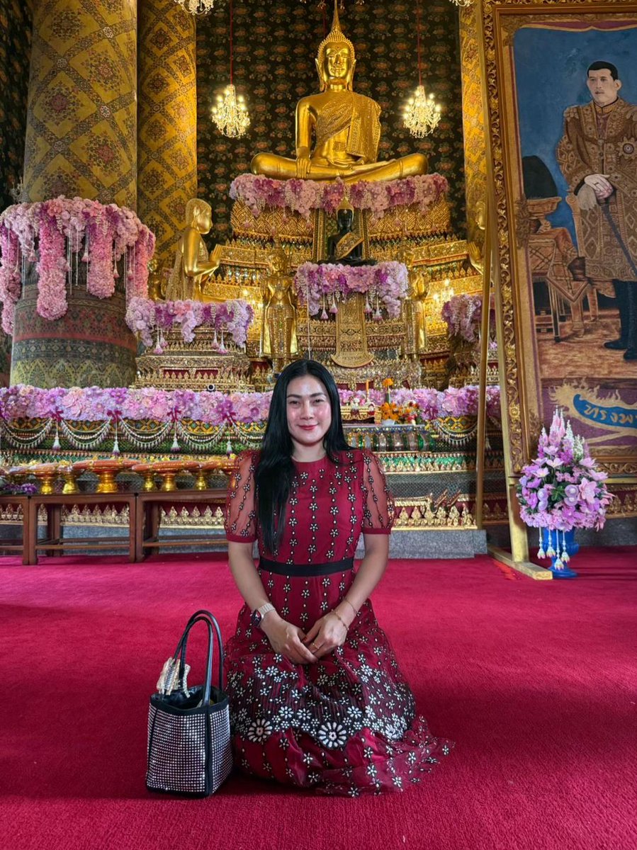 เข้าวัดทำบุญ เพื่อหวังว่าจะได้คุณมาเป็นคู่😍🙏🙏🙏

#โสดเกินปุ้ยมุ้ย #ทักมาคุยยกัน #โสดจีบได้🤍❤️‍🔥