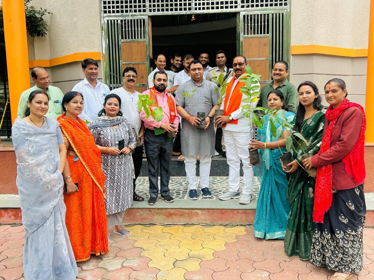 dariyavsingh_'s tweet photo. आज अखिल भारतीय विद्यार्थी परिषद् के गौरवशाली 77वें स्थापना दिवस के अवसर पर भाजपा जिलाध्यक्ष श्री @Nileshbhartibjp जी ने भाजपा परिवारजनों के साथ मिलकर पौधारोपण किया।
@BJP4India @BJP4MP https://t.co/D7xYtXgCGM