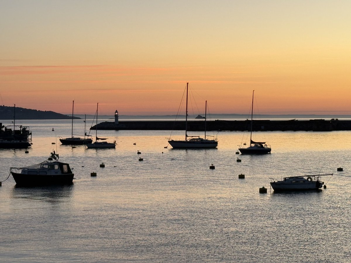 ostizeuropean's tweet image. Thursday morning harbour walk, first light. Brixham, Devon