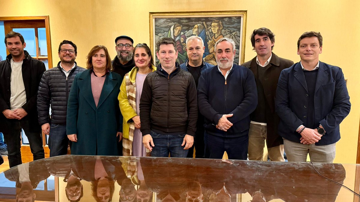 Presentamos #SomosBuenosAires, un  frente político alejado de los extremos. UCR, Hacemos, CC, GEN, Socialismo, Para Adelante, Partido del Diálogo y fuerzas vecinales nos unimos por una provincia justa, democrática y moderna. Diálogo, producción y educación, nuestro norte