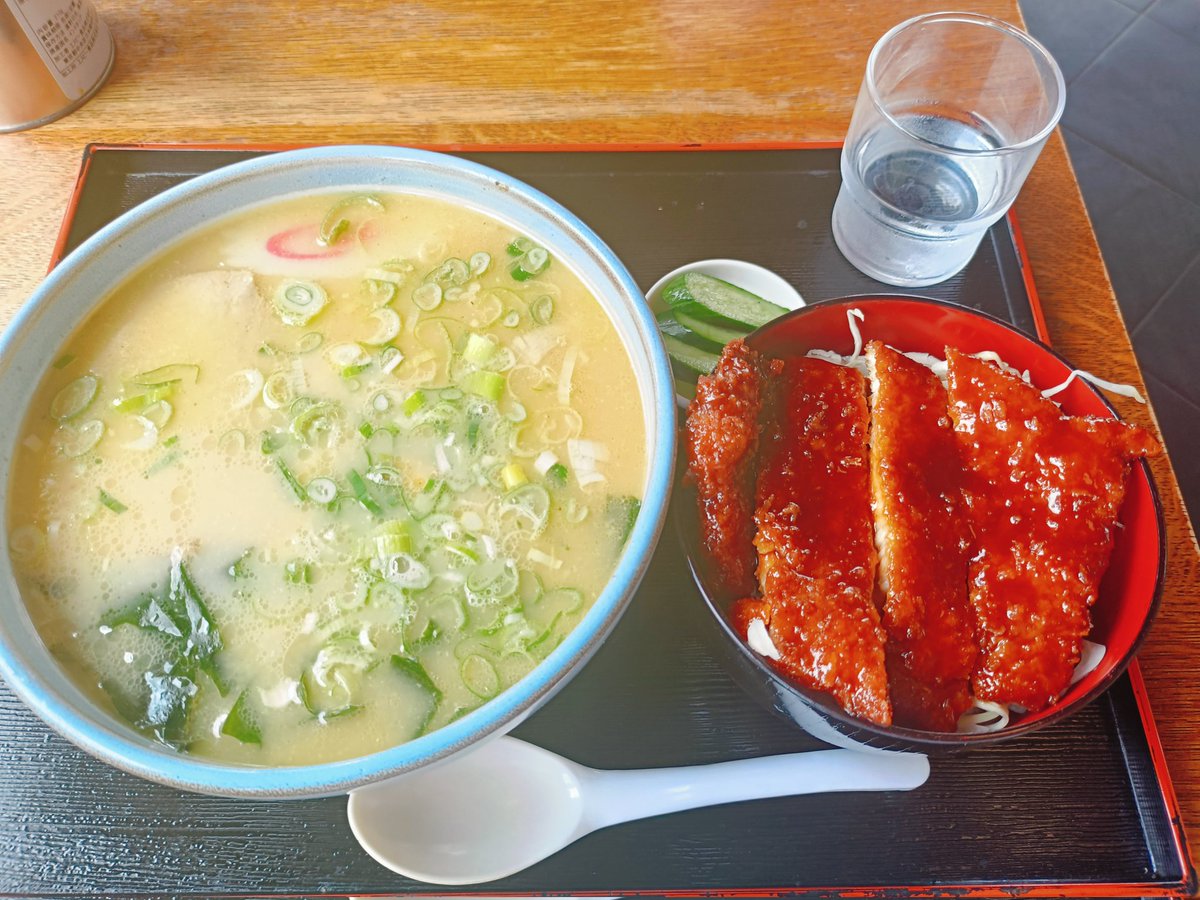 64杯目
会津若松市
ほていや
味噌ラーメン
ミニソースカツ丼

打合せ終わりのランチ

朝の仙台は涼しかったけど昼の会津は30℃

暑い…

でも冷やし中華の口じゃない本日

汗だくで味噌ラーメンとミニソースカツ丼掻き込んだのでカロリーOFF！

帰りの車はグッスリ寝れそうです！