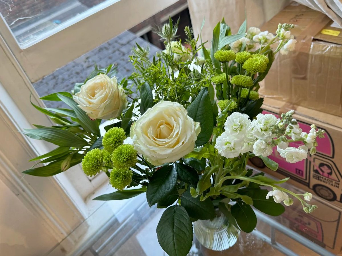 ozaoswa's tweet photo. Curating exquisite flowers for your home. Let nature's beauty enhance your living space. 🌷 https://t.co/SchNKDUnUL