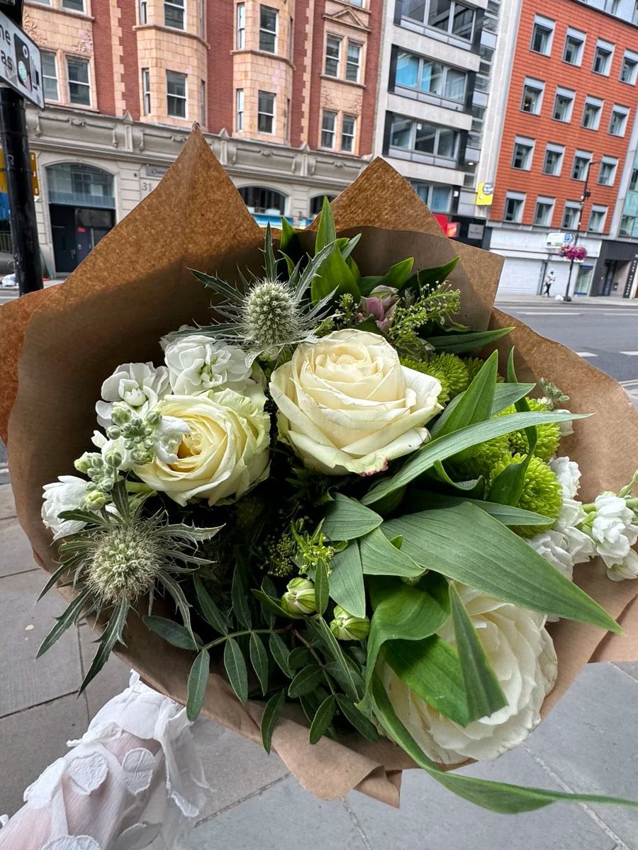 ozaoswa's tweet photo. Curating exquisite flowers for your home. Let nature's beauty enhance your living space. 🌷 https://t.co/SchNKDUnUL