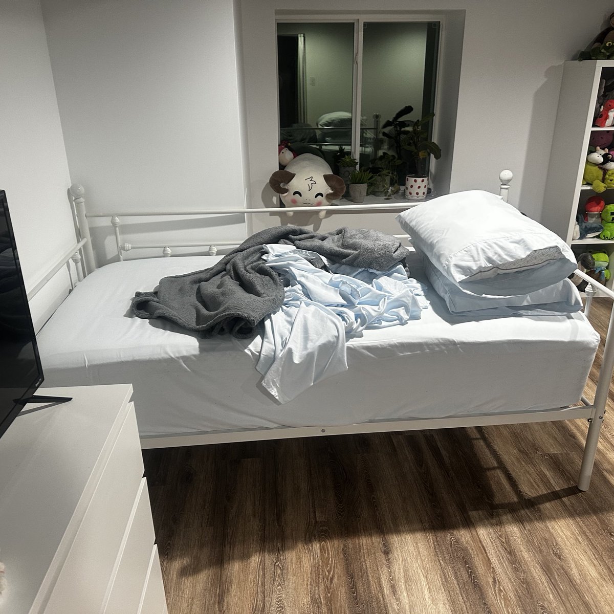 ShivsLobotomy (GRUM IS DEAD L) (@shivslobotomy) on Twitter photo How the week long kidnapping of <a href="/cloudyiscozy/">CloudyIsCozy</a> is going (DAY 1)
Made cookies at 10 at night
Drank fake wine
Moved an entire bed
10/10 would recommend How the week long kidnapping of <a href="/cloudyiscozy/">CloudyIsCozy</a> is going (DAY 1)
Made cookies at 10 at night
Drank fake wine
Moved an entire bed
10/10 would recommend