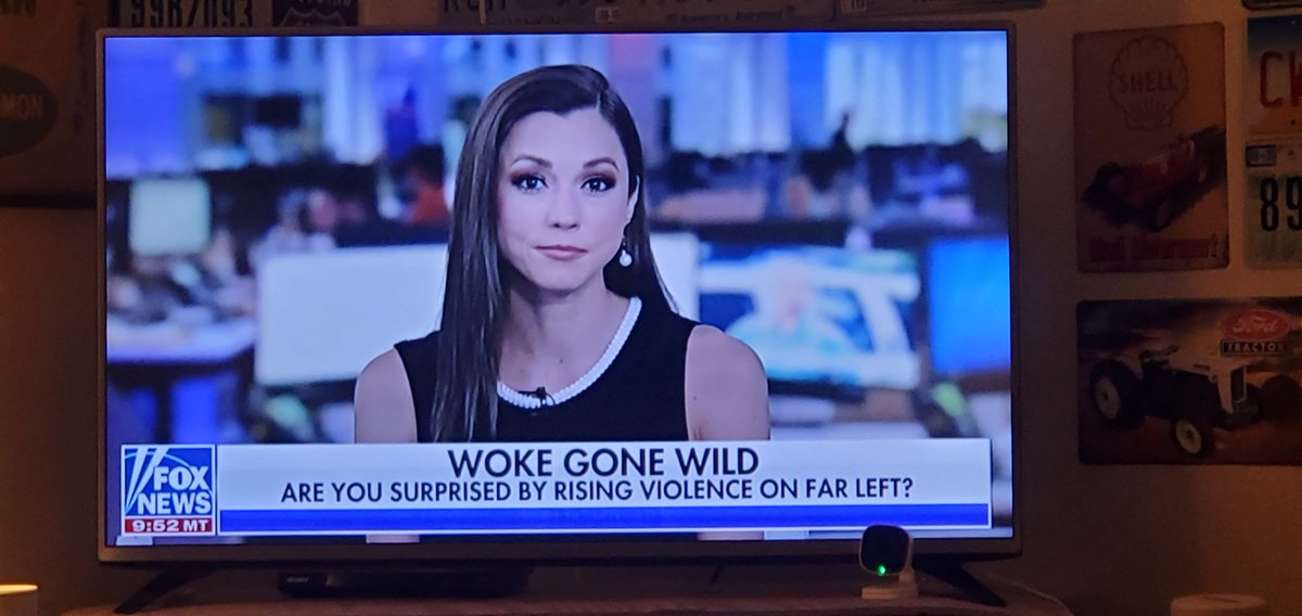 Butch0407's tweet image. It&apos;s the ALL☆ STAR Night Cap Crew on @FoxNewsAtNight with my favorite 15 outta 10 newscaster @ChanleySPainter #yougogirl