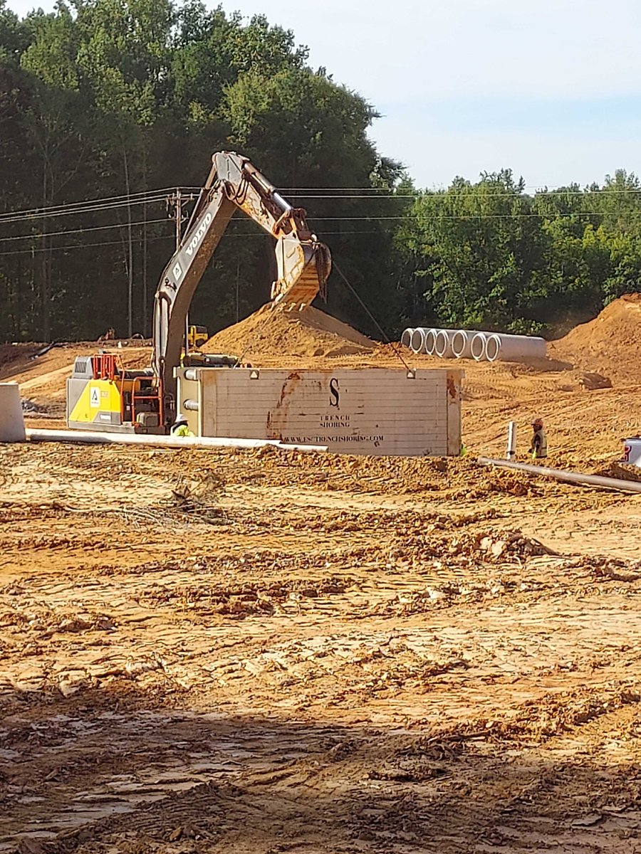 ESCTrenchSafety's tweet photo. ESC trench boxes in action—protecting workers while streamlining the pipe-laying process!

Make sure your workers head home safely—partner with ESC today
✉️inquiry@esctrenchsafety.com
ᴅᴜʙᴀɪ 📞+971 4575 9690 ᴀʙᴜ ᴅʜᴀʙɪ 📞+971 2550 6188
🌐 https://t.co/PiDlTILc85 https://t.co/MrNnuOkofn