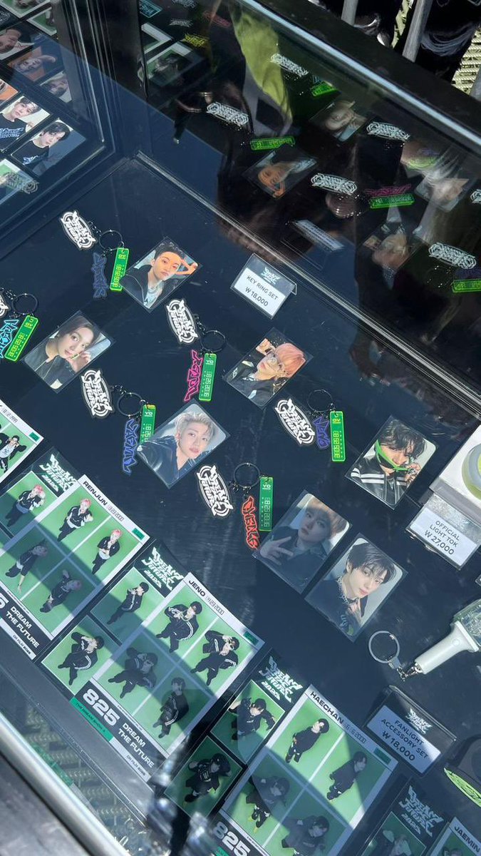 guyss ada yg mauu gaa? fixxx dapettt udahh ada temennya kok po ya harga bersih inaa yaa ini

keyring only jeno 65k dp 40k
pc keyring only hecann 153k dp 130k
pc keyring only mark 153k dp 130k
pc lanyard only jaemin 145k dp 120k